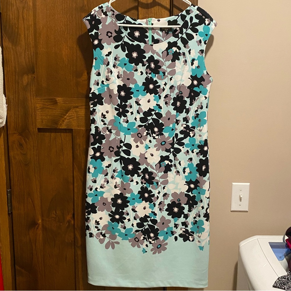 Sleeveless Professional Dress